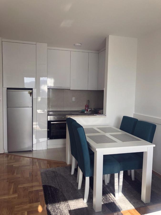 Apartman Victoria Lukavica Buitenkant foto