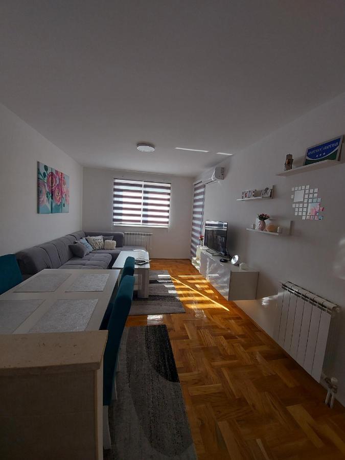 Apartman Victoria Lukavica Buitenkant foto
